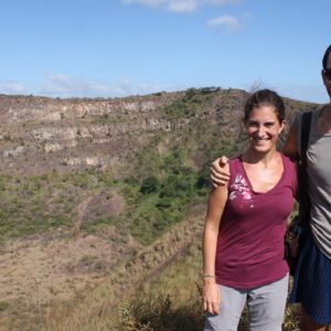 Con Exeus y uno de los cráteres inactivos del cerro de Masaya